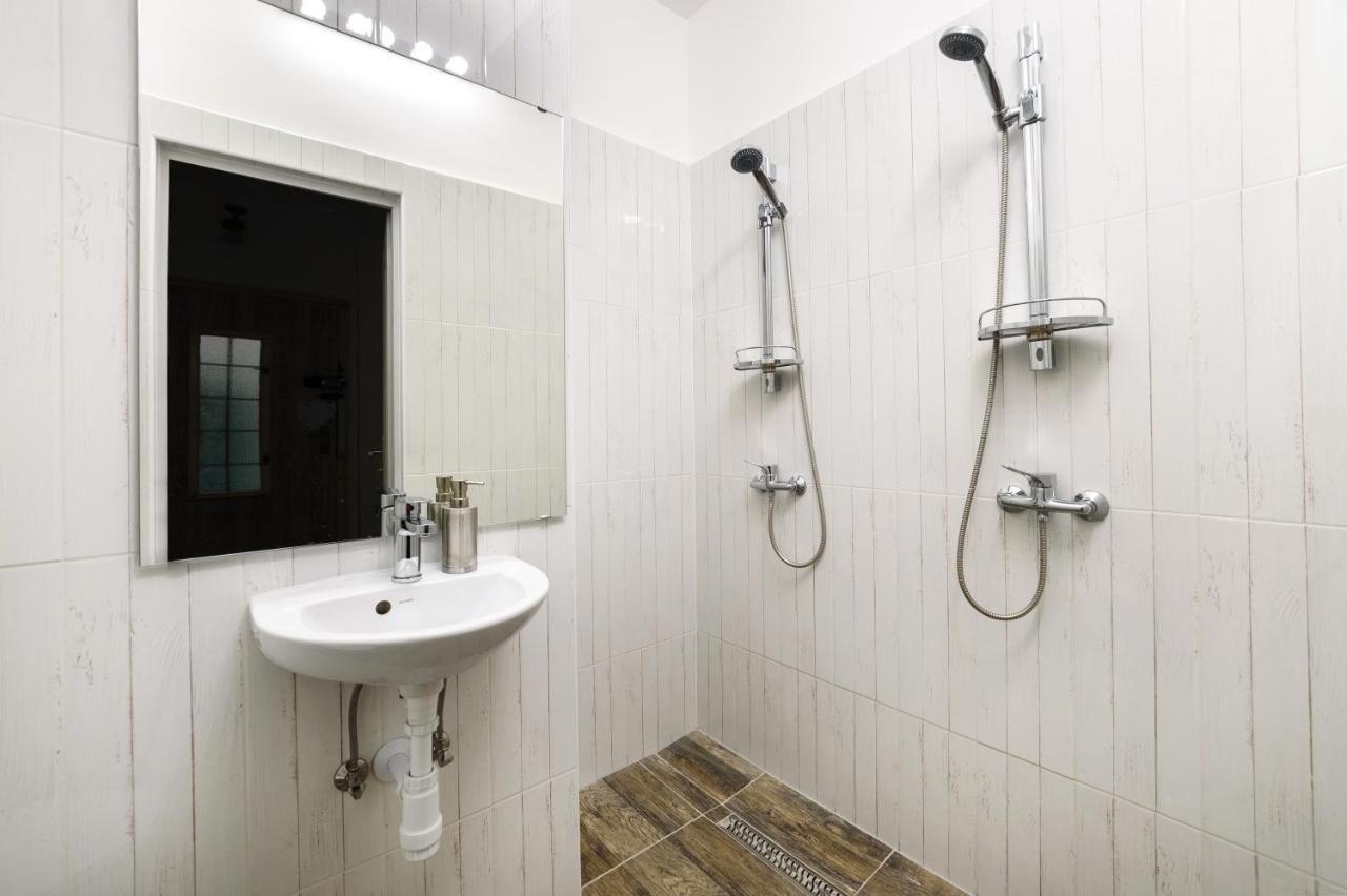 Buda Centre Homes By The Allee Shopping Mall 부다페스트 외부 사진